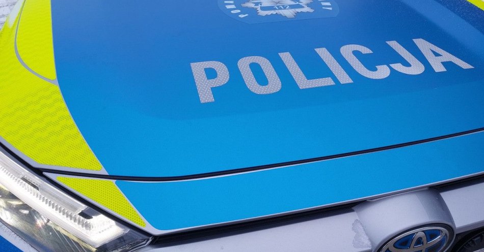 zdjęcie: 2,3 promila i samochód ugrzązł w przydrożnej zaspie / fot. KPP w Dębicy fot. KPP Dębica