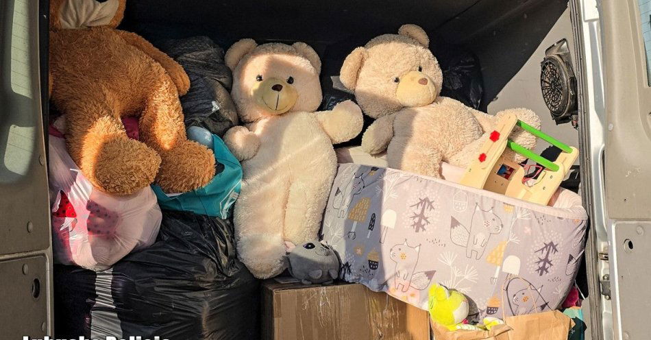 zdjęcie: Radiowóz pełen dobra. Policjanci z Nowej Soli wspierają Laurę / fot. KPP Nowa Sól