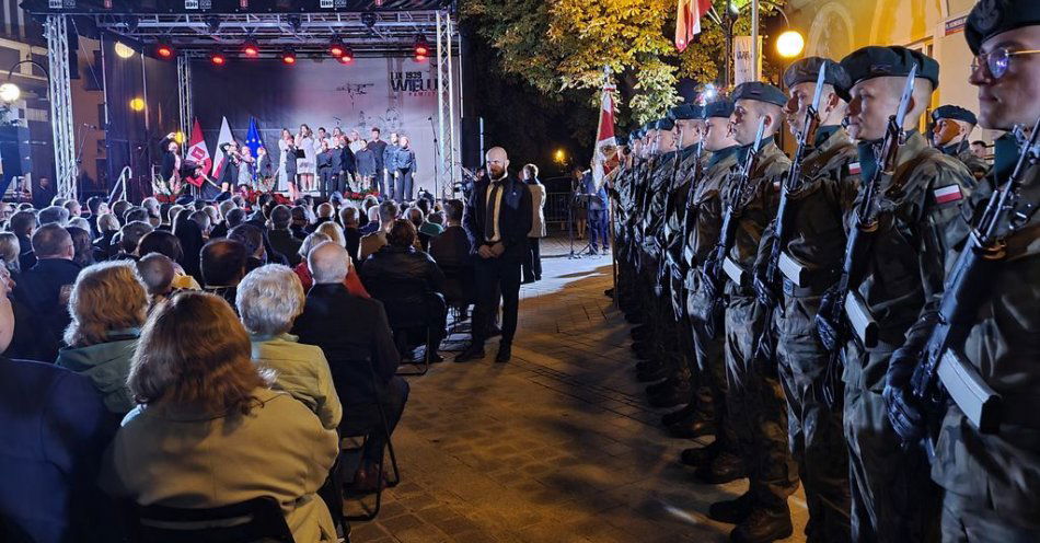 zdjęcie: Obchody 84. rocznicy wybuchu II Wojny Światowej / fot. KPP w Wieluniu