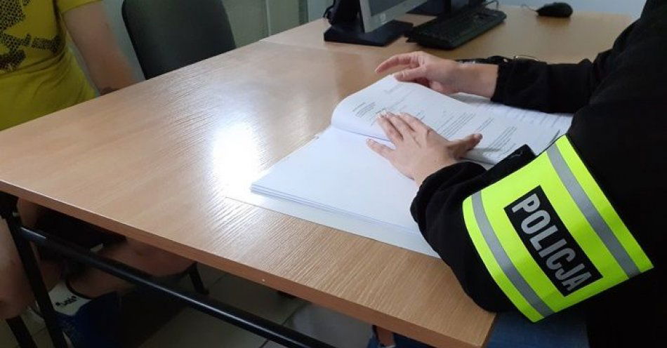 zdjęcie: 45-latek odpowie za zniszczenie mienie i groźby karalne. Decyzją sądu kolejne dwa miesiące spędzi w areszcie / fot. KMP w Wałbrzychu