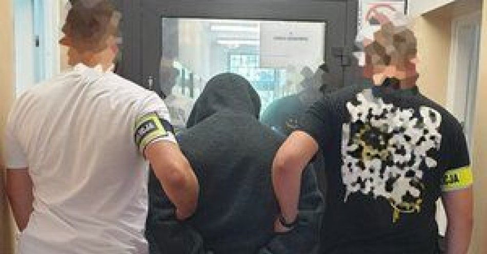 zdjęcie: List gończy i kryjówka na strychu. 27-latek wpadł w ręce kozienickiej policji / fot. KPP w Kozienicach