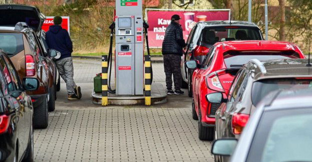 Zachodniopomorskie: kolejki samochodów z Niemiec na przygranicznych stacjach benzynowych