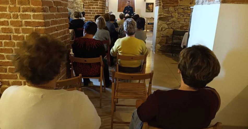 zdjęcie: Bezpieczny senior: jak nie dać się oszustom w Orzeszu / fot. KPP w Mikołowie