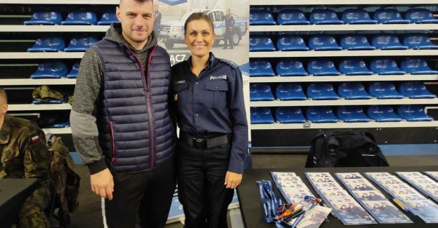 Policja zachęca do służby na II Nowodworskich Targach Pracy