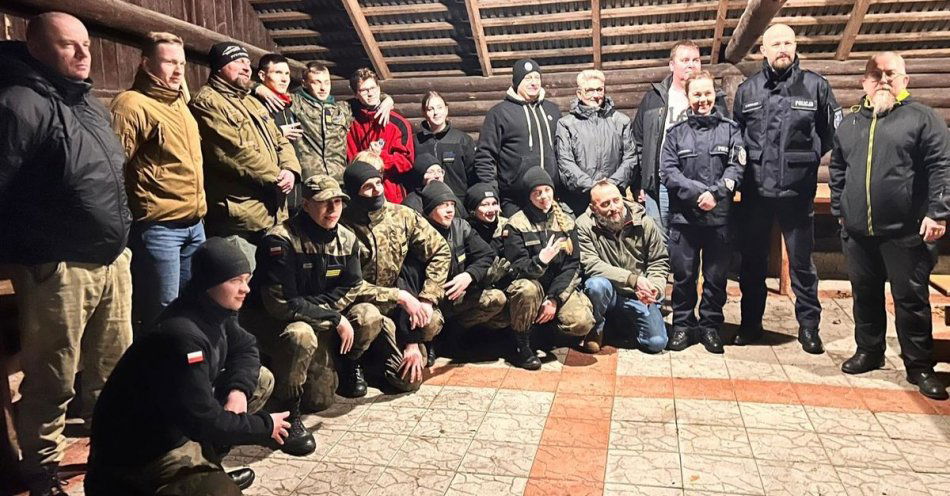 zdjęcie: Policjanci włączyli się w ćwiczenia poszukiwawcze / fot. KPP w Ełku