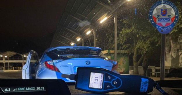 Miał ponad 2,5 promila alkoholu, aktywny zakaz prowadzenia pojazdów – został zatrzymany po telefonie świadka