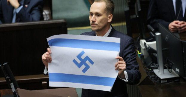Berkowicz (Konfederacja) pokazał wydruk przerobionej flagi Izraela ze swastyką; marszałek Sejmu ma podjąć działania