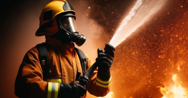 Pożar mieszkania w budynku wielorodzinnym; co najmniej 9 osób poszkodowanych