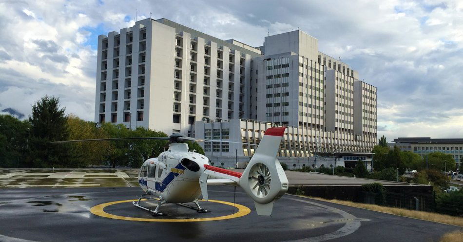 zdjęcie: Helikopter wojskowy w Szpitalu Uniwersyteckim w Krakowie / pixabay/3415326