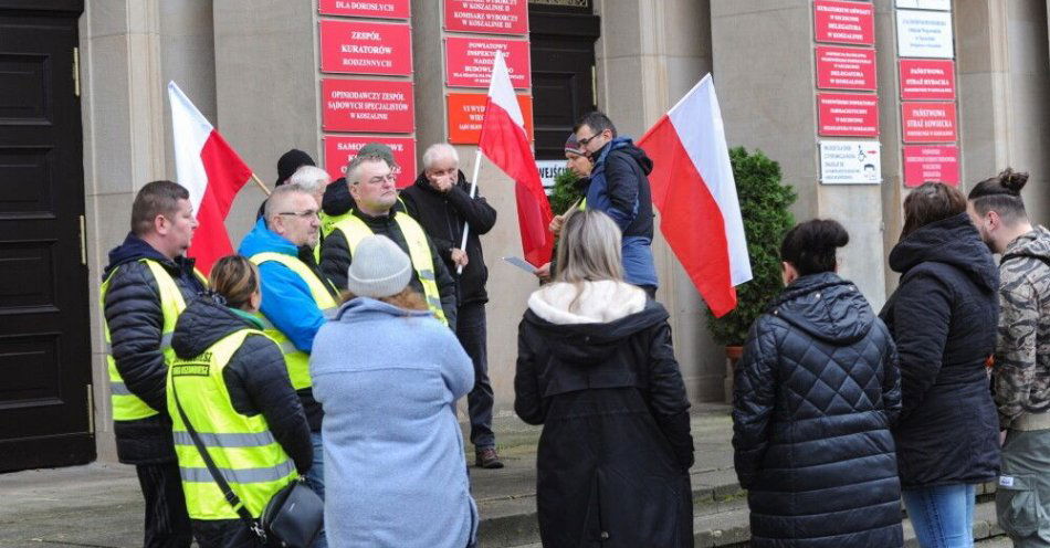 zdjęcie: Protest rolników; chcą m.in. zablokowania umowy z Mercosur oraz wstrzymania Zielonego Ładu / fot. PAP