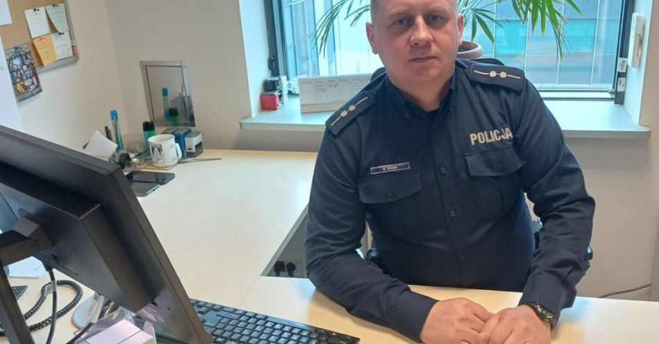 zdjęcie: SuperDzielnicowy 2026: asp. Mariusz Dziuba blisko mieszkańców / fot. KMP w Miechowie