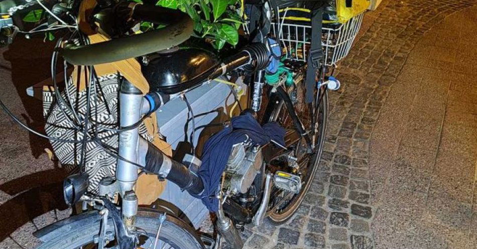 zdjęcie: Motorowerem po Monciaku... / fot. KMP w Sopocie