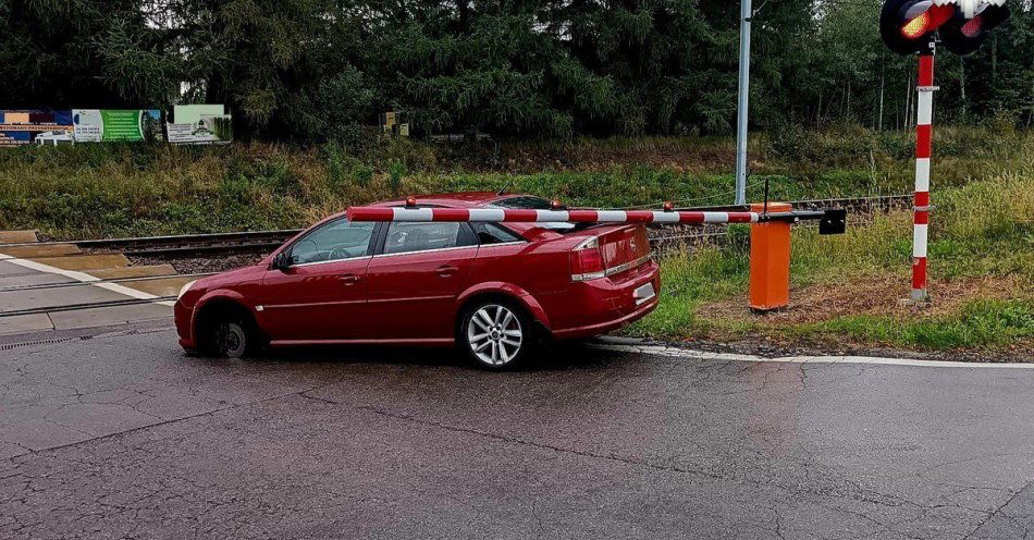 zdjęcie: Policjant po służbie uratował ludzi na torach / fot. KMP w Katowicach
