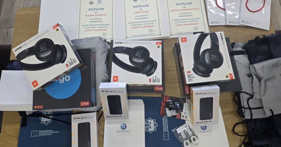 zdjęcie: Uczennice z Łagiewnik wyróżnione w ogólnopolskim konkursie / fot. KPP w Dzierżonowie