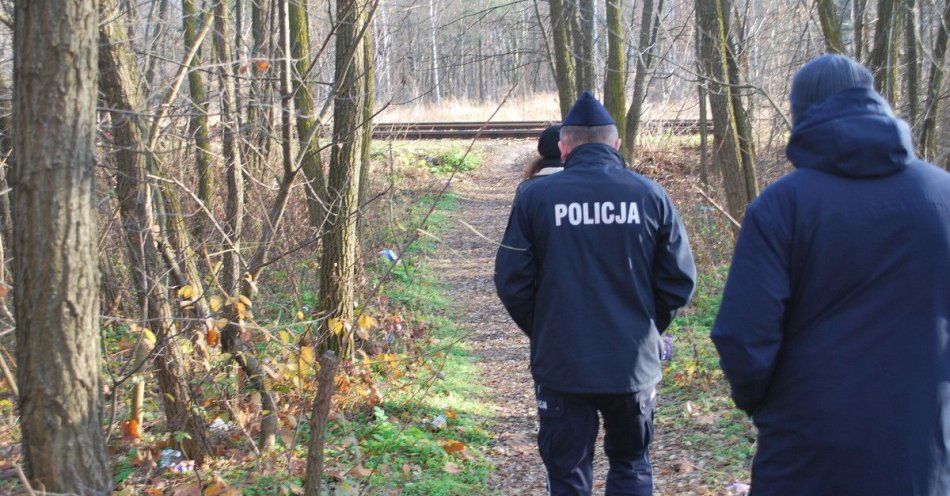 zdjęcie: Policja i MOPS sprawdzają miejsca pobytu osób bezdomnych / fot. KPP w Stalowej Woli fot. KPP St. Wola