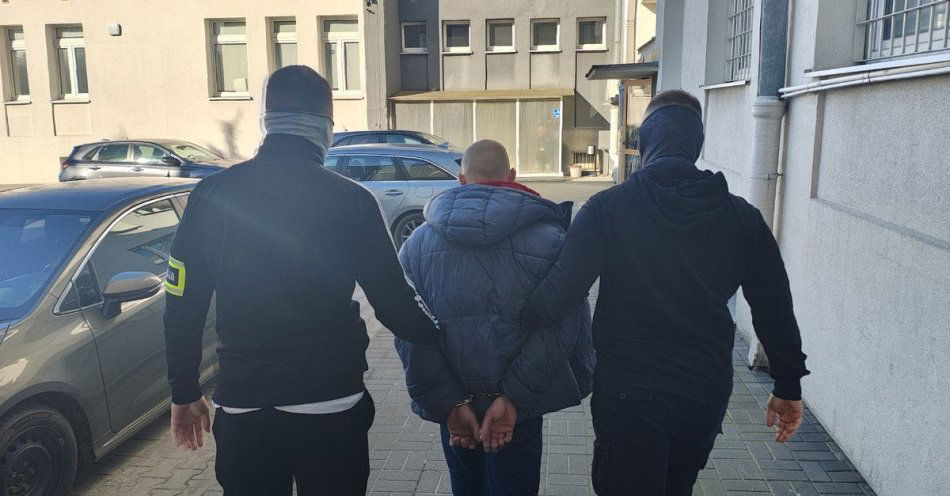 zdjęcie: Zgierscy policjanci zatrzymali poszukiwanego listem gończym / fot. KPP w Zgierzu