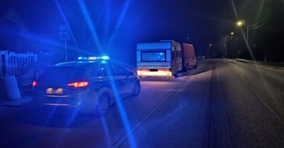 zdjęcie: Jechał autem z przyczepą i nie miał uprawnień. zatrzymała go policja / fot. KPP w Sztumie