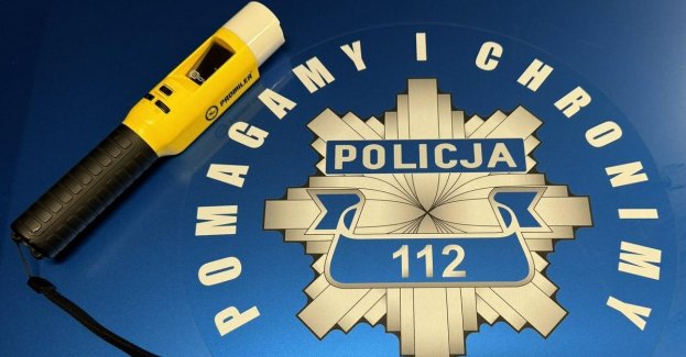 Zaparkował auto na pasie ruchu. Miał prawie 3 promile alkoholu w organizmie