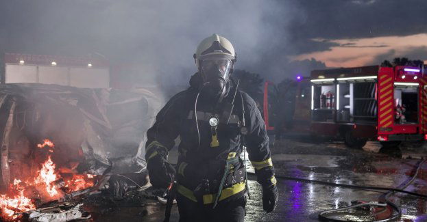Pożar pawilonu handlowego we Władysławowie; ranna jedna osoba