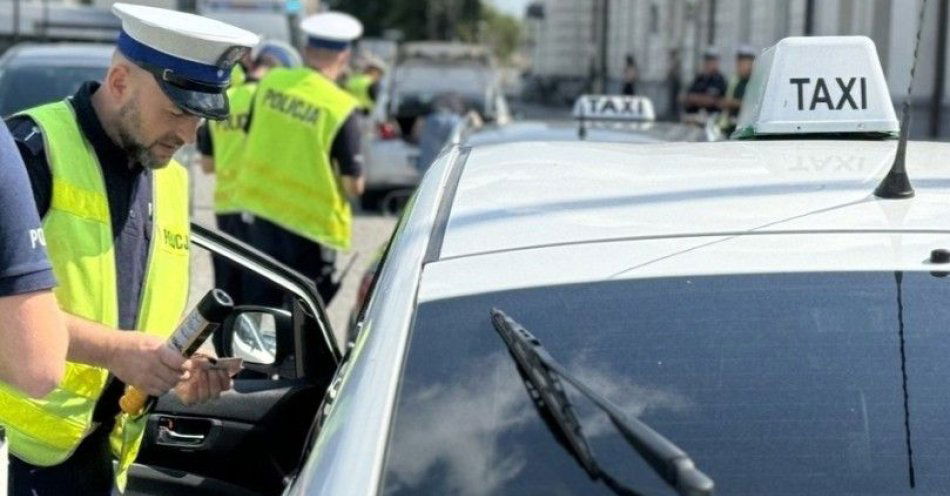 zdjęcie: Taksówka jechała pod prąd w centrum Bielska-Białej / fot. KMP w Bielsku-Białej