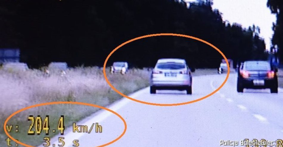 zdjęcie: Drogówka zatrzymała na A4 trzech piratów drogowych. Jeden wracał z koncertu, drugi wracał z pracy, a trzeci wiózł dziecko na wakacje / fot. KPP w Bolesławcu