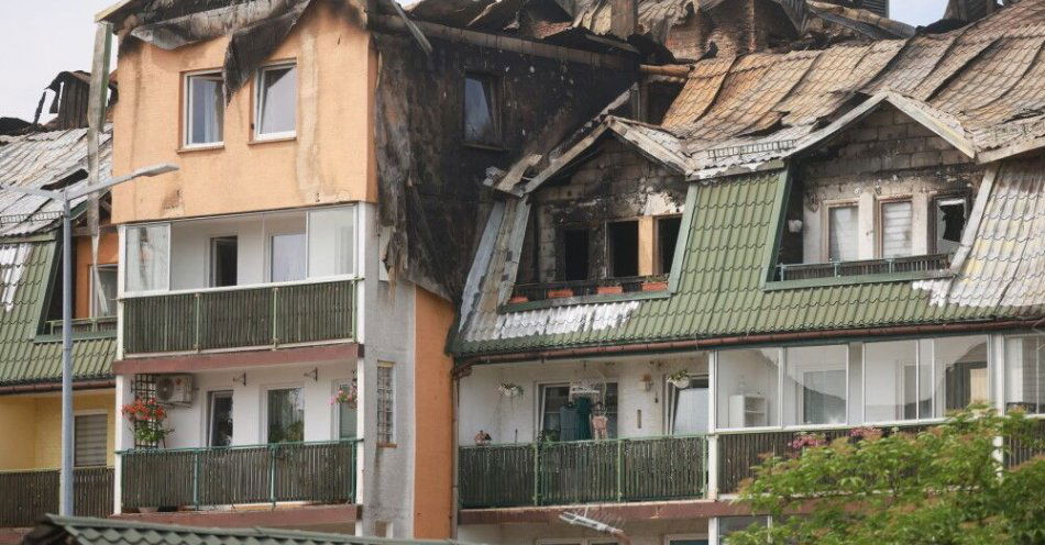 zdjęcie: Trwa szacowanie strat po pożarze w Ząbkach; poszkodowani mogą liczyć na pomoc / fot. PAP