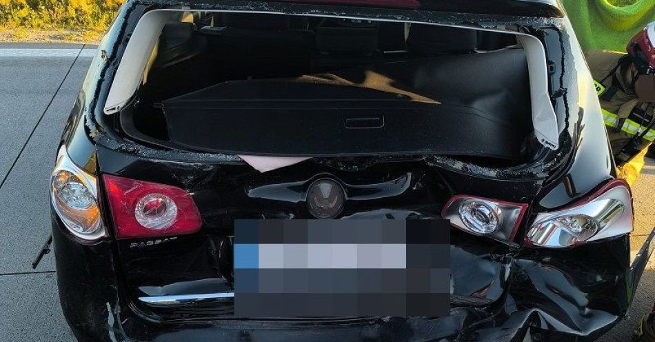 zdjęcie: Kierowco! Dopuszczalna prędkość nie zawsze jest bezpieczna. Dostosuj prędkość do warunków panujących na drodze! / fot. KMP w Legnicy