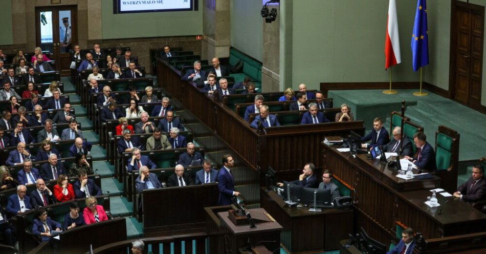 zdjęcie: CBOS: 31 proc. pozytywnie ocenia działalność Sejmu, 54 proc. - prezydenta / Warszawa, 26.09.2025. Posłowie w Sejmie w Warszawie, 26 bm. w trzecim dniu posiedzenia izby. (sko) PAP/Leszek Szymański