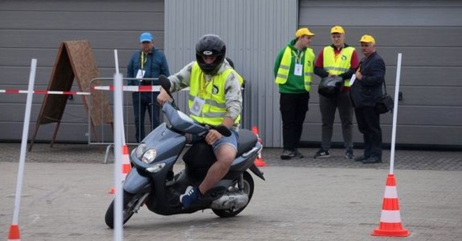 zdjęcie: Finał krajowy XXV ogólnopolskiego młodzieżowego turnieju motoryzacyjnego / fot. KPP Międzychód