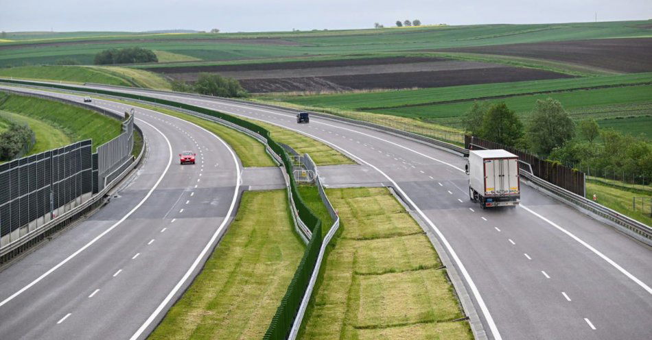 zdjęcie: Senat nie zgłosił poprawek do ustawy znoszącej opłaty za przejazd autostradami / fot. PAP