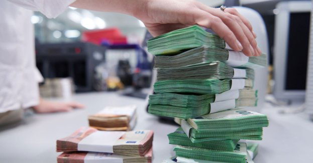 Akt oskarżenia przeciwko 10 członkom grupy dokonującej oszustw "na policjanta"