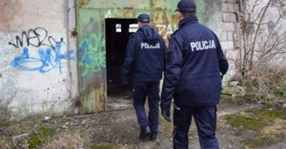 zdjęcie: Nie bądź obojętny wobec osób bezdomnych i potrzebujacych pomocy- dzwoniąc możesz uratować życie! / fot. KPP w Chojnicach
