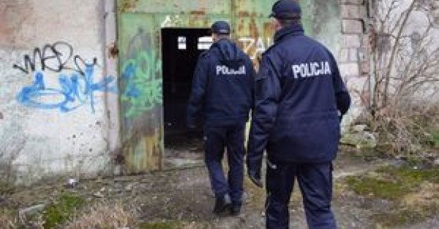 Nie bądź obojętny wobec osób bezdomnych i potrzebujacych pomocy- dzwoniąc możesz uratować życie!