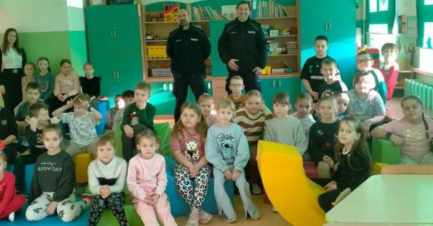 Dzielnicowi uczyli dzieci zasad bezpieczeństwa zimą