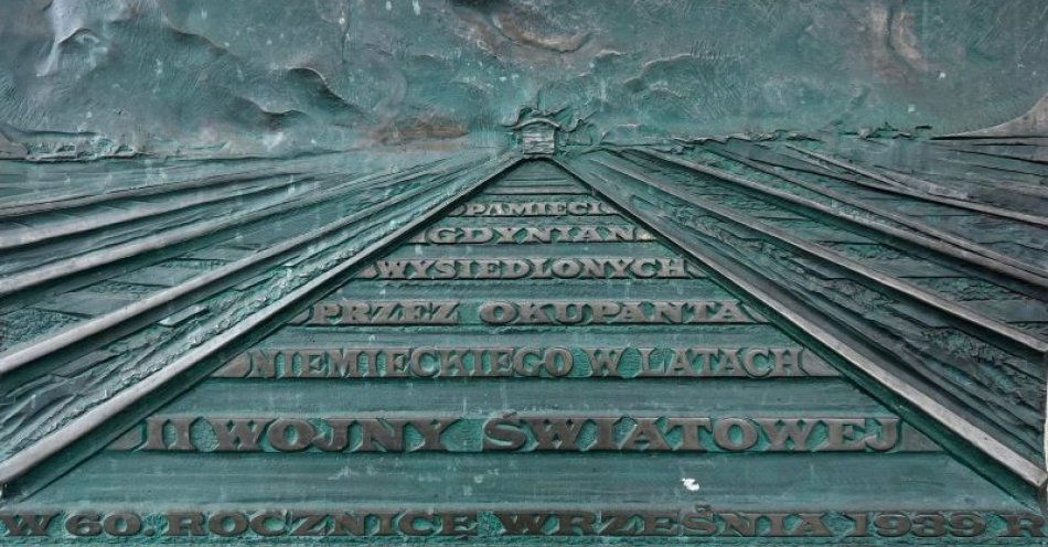 zdjęcie: 84. rocznica wysiedlenia ludności polskiej z Gdyni / fot. KMP w Gdyni