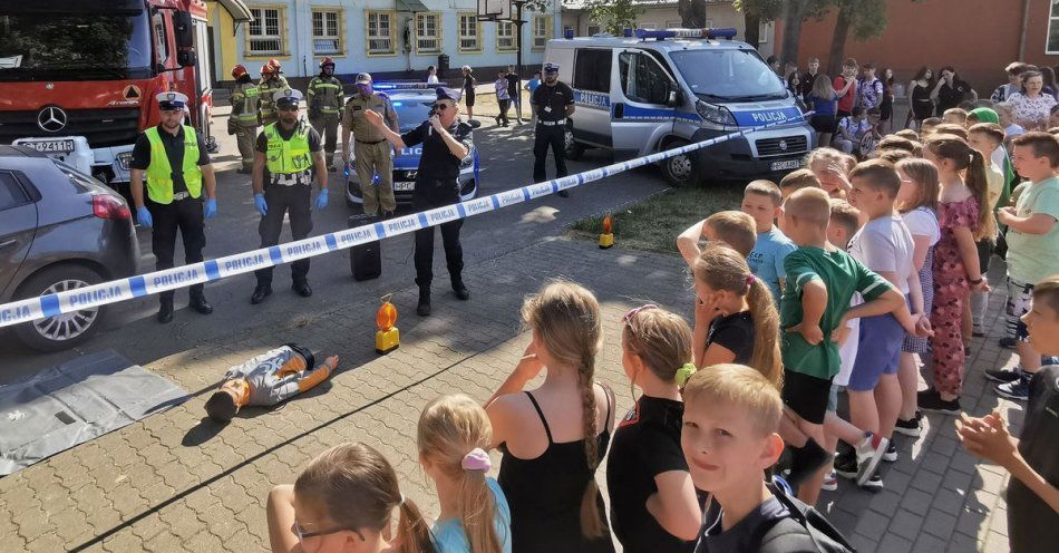 zdjęcie: Cykl przedwakacyjnych spotkań trwa – służby współpracują by wspólnie edukować / fot. KPP w Lipnie