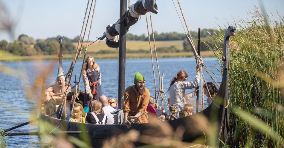 zdjęcie: XXIX Festyn Archeologiczny - światła na Biskupin! / fot. Mikołaj Kuras dla UMWKP.