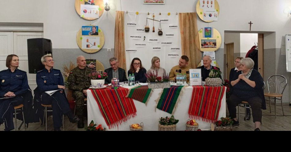 zdjęcie: Bezpieczeństwo seniorów podczas kryzysu w Dąbrowie Wielkiej / fot. KPP w Sieradzu