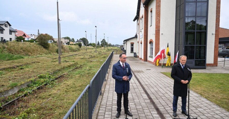 zdjęcie: Zmodernizowana linia kolejowa Kartuzy-Lębork posłuży budowie elektrowni jądrowej w Lubiatowie / fot. PAP
