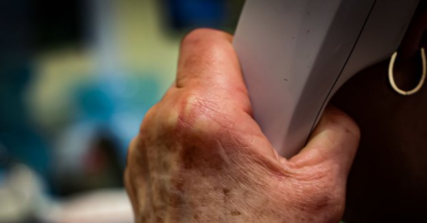 Uwierzyła w wypadek wnuka, wywiesiła pieniądze na płocie