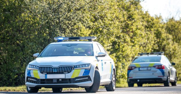 Policja po pościgu zatrzymała kuriera przewożącego nielegalnych migrantów