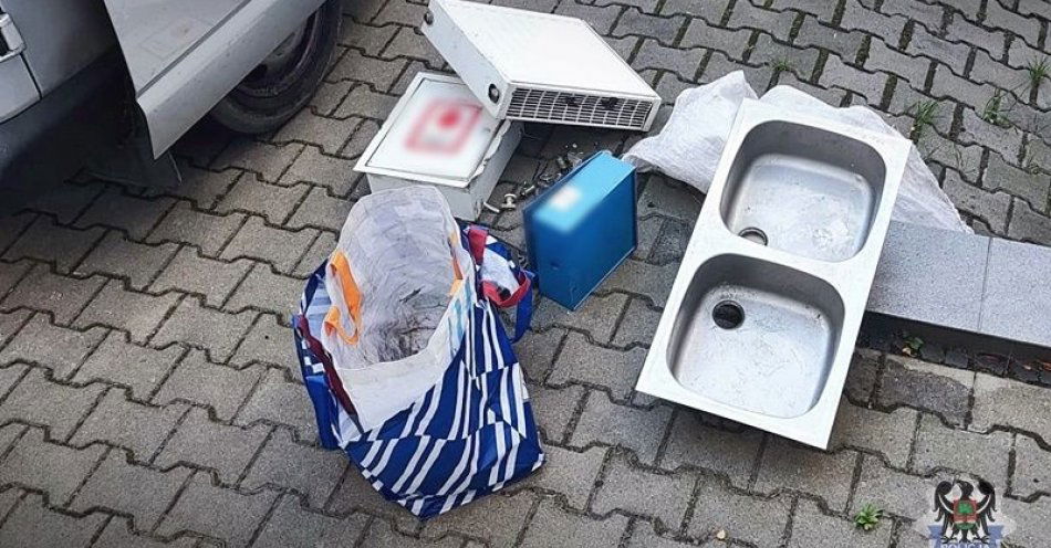 zdjęcie: Było zgłoszenie o włamaniu i są zatrzymani sprawcy przestępstwa / fot. KMP w Wałbrzychu