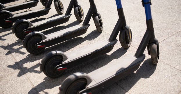 Kto może poruszać się na hulajnodze i jakie musi mieć uprawnienia?