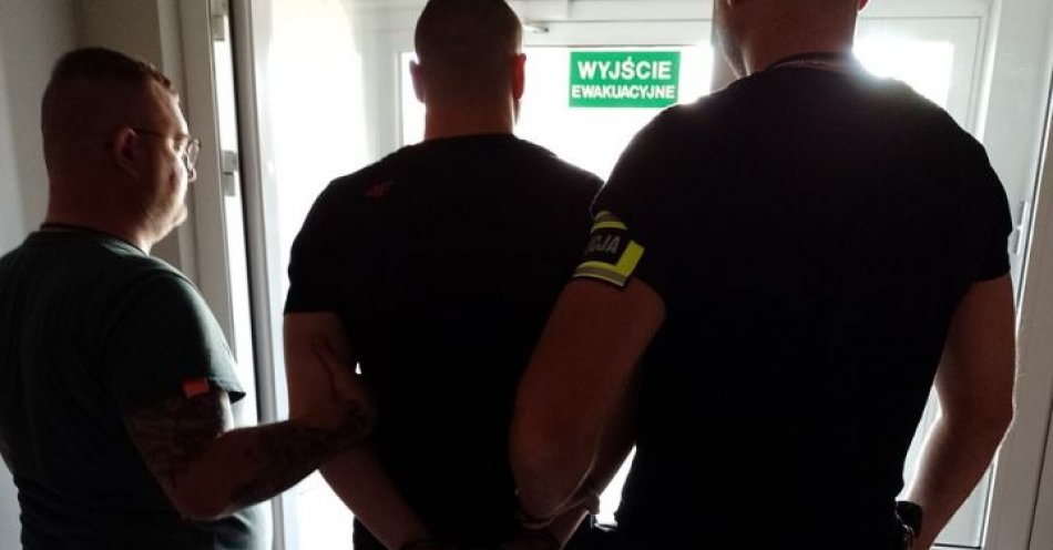 zdjęcie: Chciał wykiwać policjantów i wyrzucił narkotyki przez okno. Najbliższe 3 miesiące spędzi w areszcie / fot. KPP w Opocznie