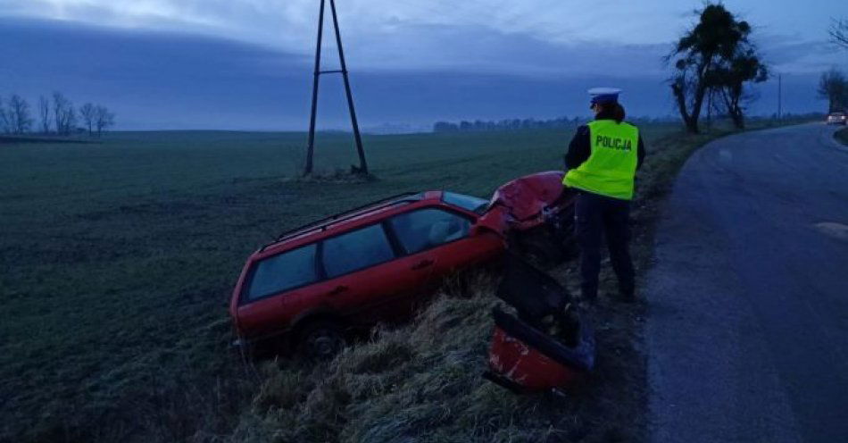 zdjęcie: Uwaga ślisko – policjanci ostrzegają kierowców i apelują o rozwagę / fot. KPP w Sztumie