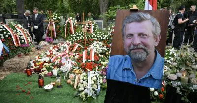 Działacz białoruskiej opozycji Alaksandr Milinkiewicz spoczął na warszawskich Powązkach