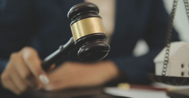 Proces nastolatka oskarżonego o zabójstwo; w pierwszej instancji wyrok za śmiertelne pobicie