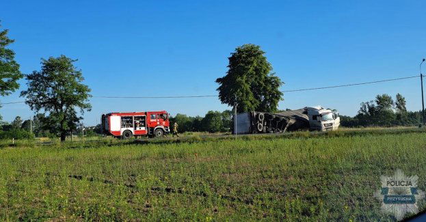 Kolizja osobówki z tirem