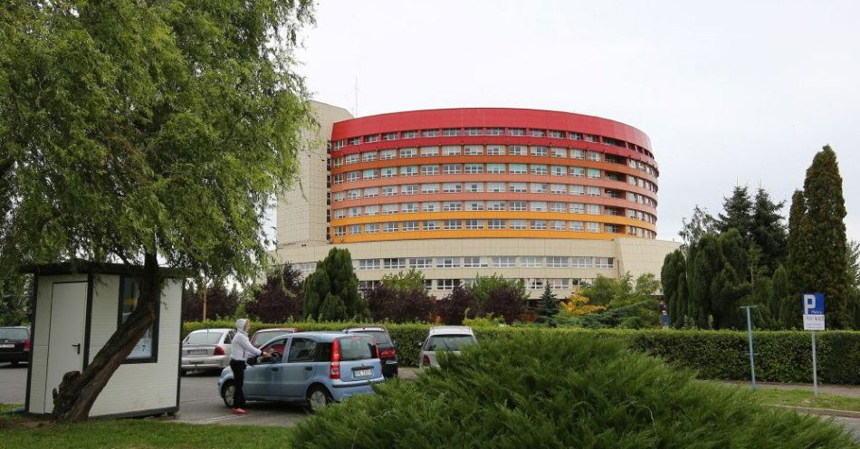 zdjęcie: Dług szpitala wobec pielęgniarek z tytułu zaległych wynagrodzeń wynosi 37 mln zł / fot. PAP
