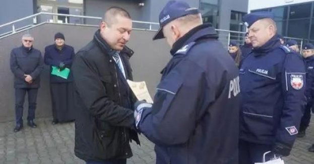 Wspólny wkład w bezpieczeństwo. Nowy radiowóz w nowych barwach dla darłowskich policjantów